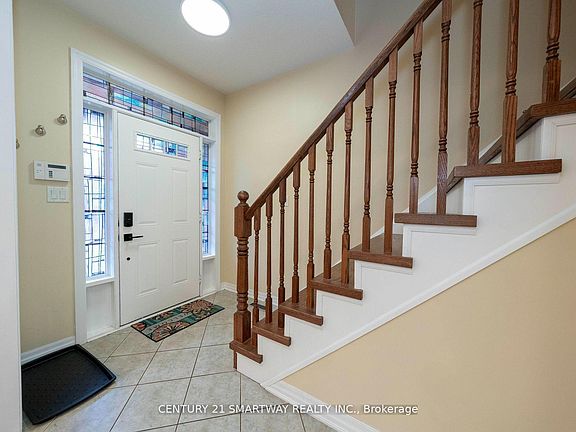 5th image of 184 Montreal Cir
