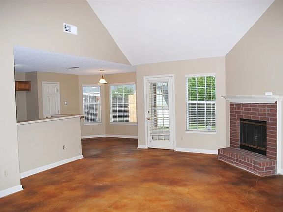 3rd image of 7049 Country Walk Dr