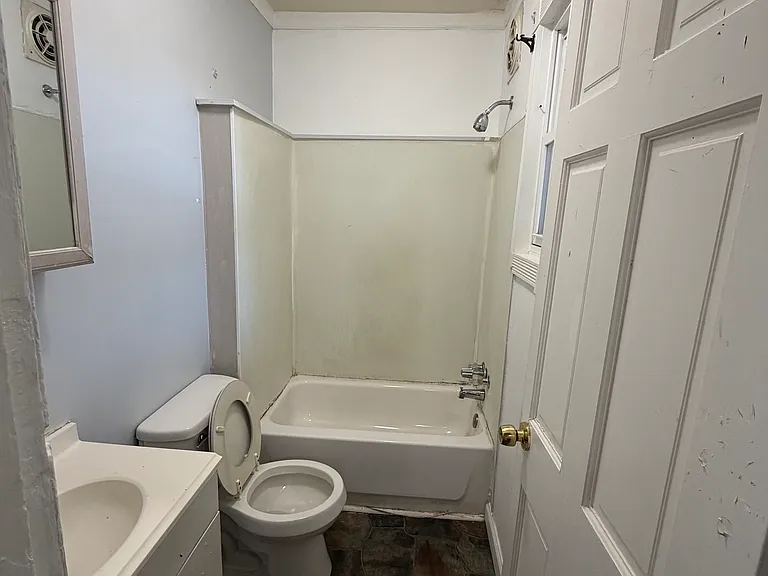 318 Jefferson St — Photo 5