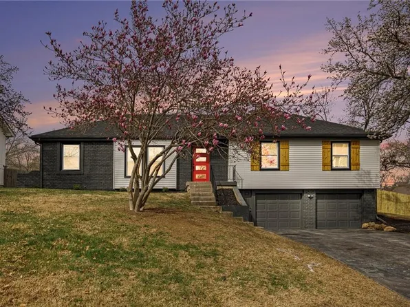 4700 Queal Dr, Shawnee, KS 66203