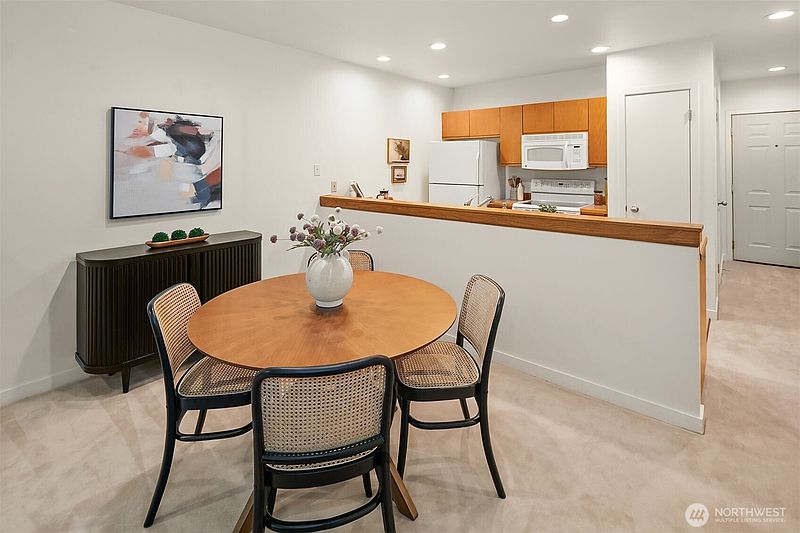 3rd image of 600 Malden Avenue E #201