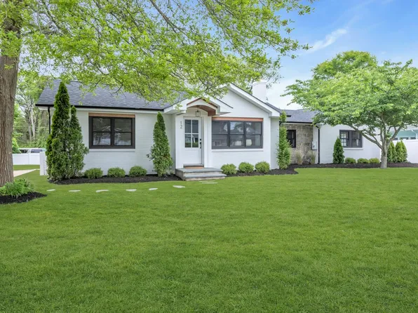 12 Edwards Lane E, Blue Point, NY 11715