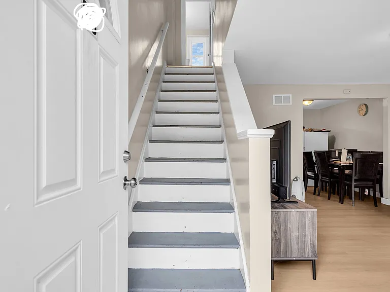 16 S Pear St #8 — Photo 1