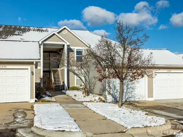 1290 Heatherwood Ln, Ann Arbor, MI 48108