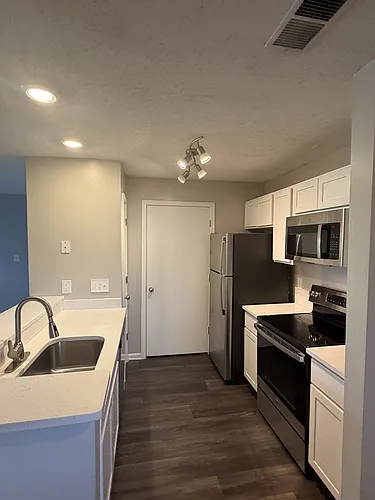 20 Hamiltons Harbor Dr #DR826 Photo 1