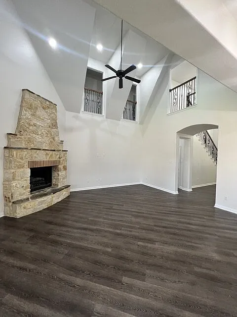 5 bed, 4.0 bath, 4000 sqft, $3,675 — Photo 4