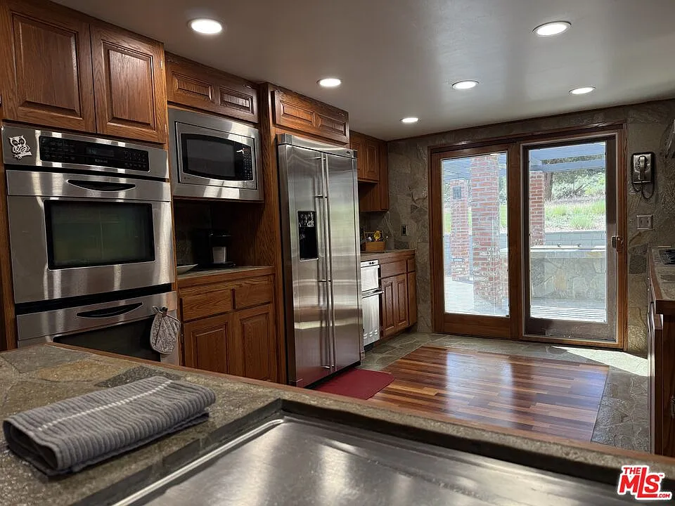 4 bed, 4.5 bath, 2934 sqft, $3,500 — Photo 3