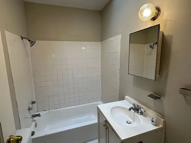 412 E Walnut Ln #4 — Photo 8