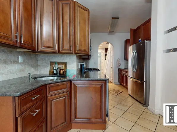 941 East 15th Street image 6 of 15