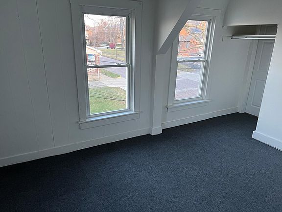 4th image of 210 Lane St #1/2