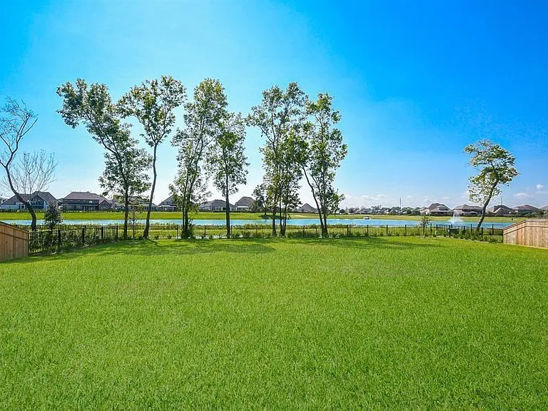 10334 Fountain Shore Dr — Photo 43