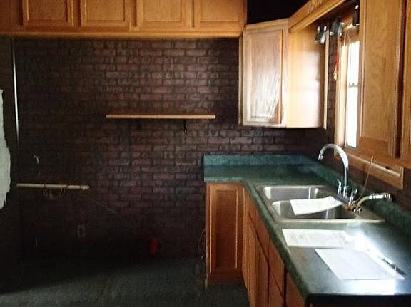4th image of 2340 Thrush Ave