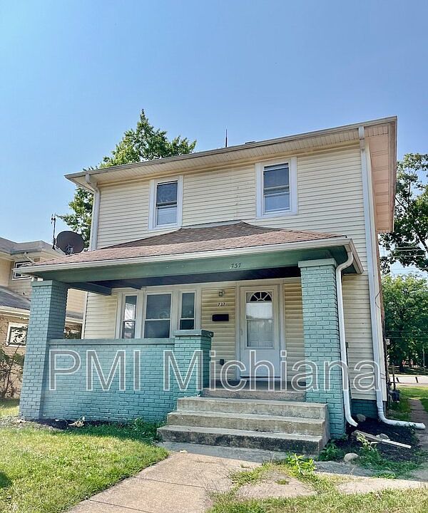 1st image of 737 S Ironwood Dr
