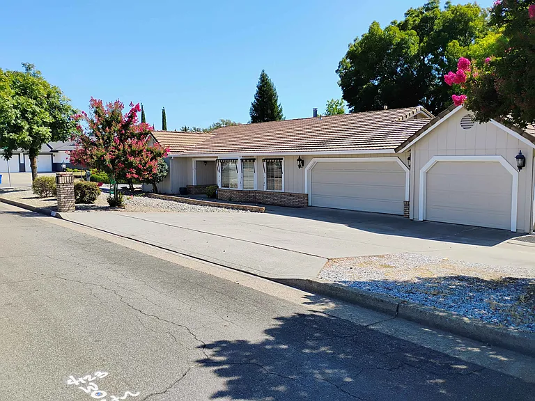 7331 Jonella Way — Photo 15