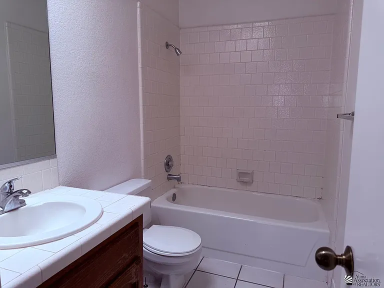 3733 S 6th Ave — Photo 20