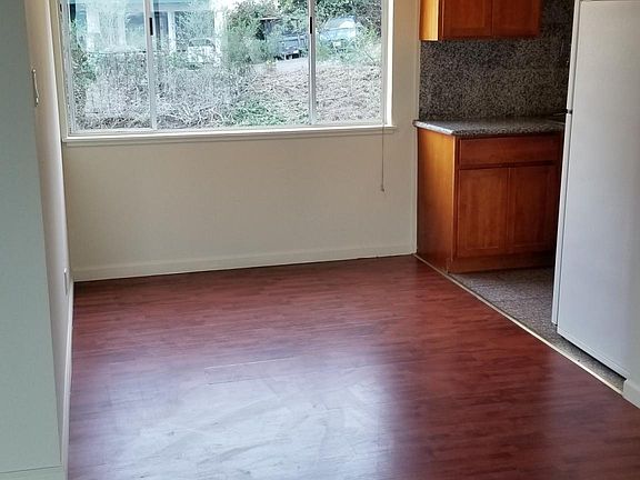 4th image of 40 Parkridge Dr