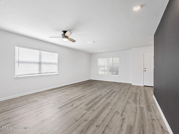 4th image of 875 Corbin Cir SW
