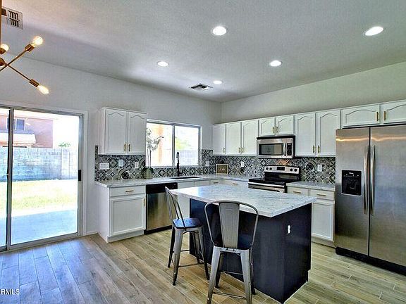 2nd image of 8159 W Beaubien Dr