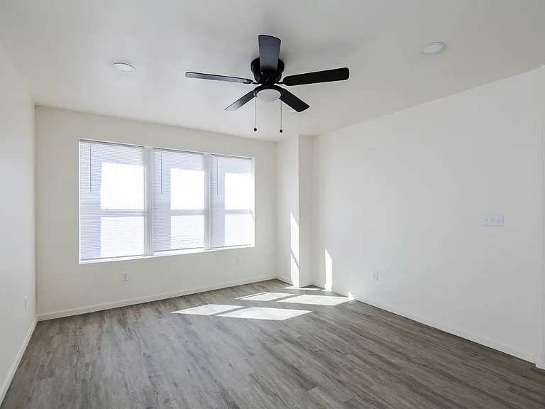 6043 Clemens Ave — Photo 13