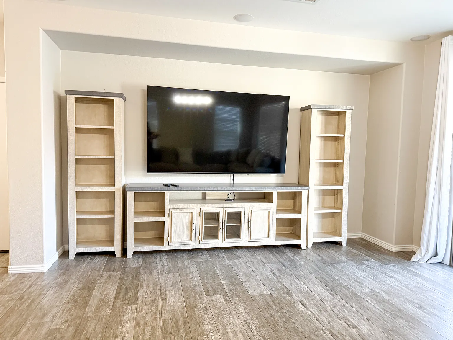 3 bed, 2.5 bath, 2625 sqft, $10,000 — Photo 4