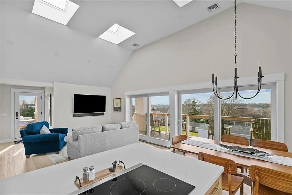 2 bed, 1.0 bath, 1316 sqft, $2,800 — Photo 4