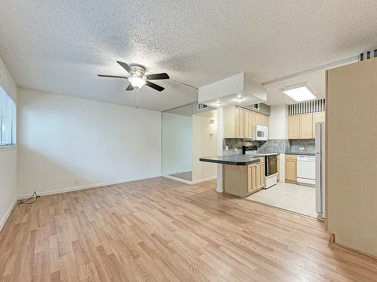 2404 Longview St #101 — Photo 5
