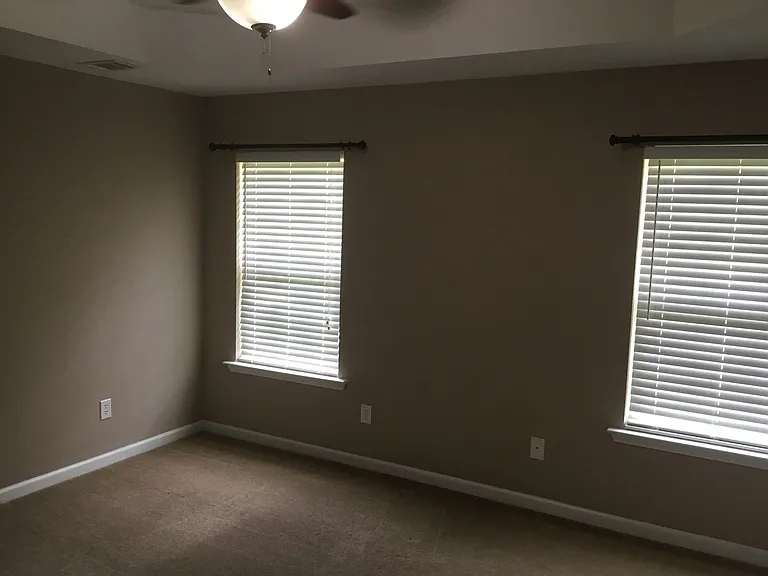 712 Keyes Dr — Photo 17