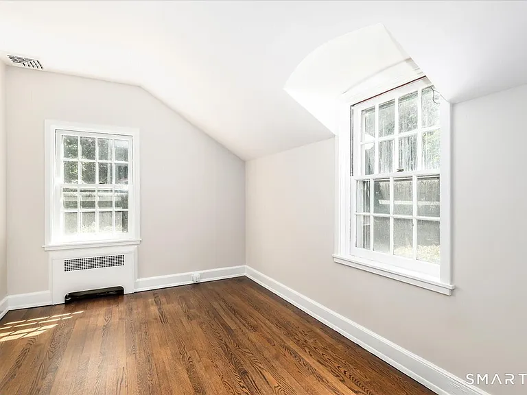 611 Westover Rd — Photo 21