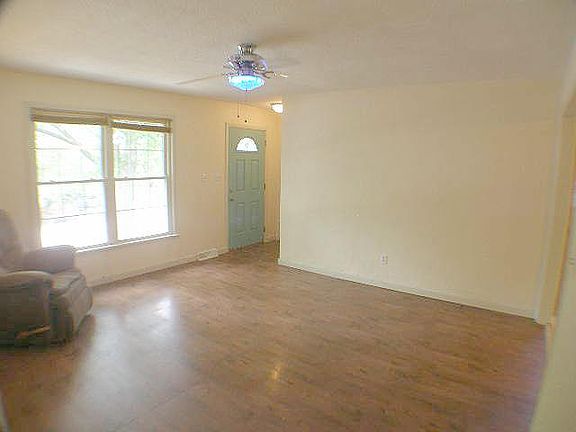 4th image of 1841 S Belmont Blvd