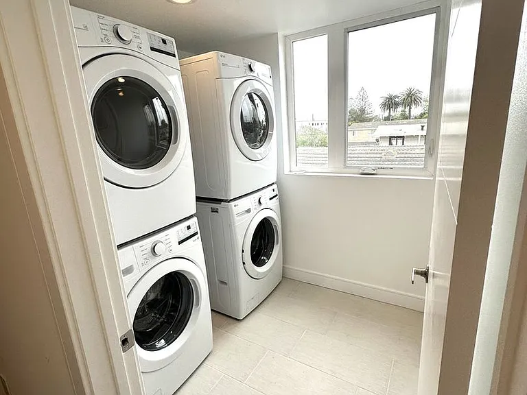 1543 W 37th Pl — Photo 22