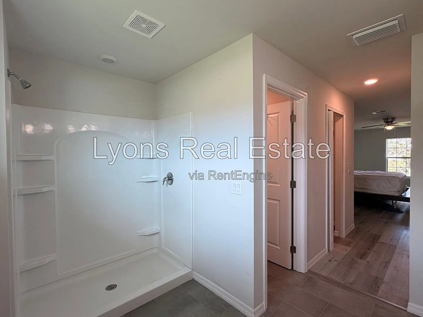 4 bed, 2.0 bath, 2300 sqft, $1,895 — Photo 4