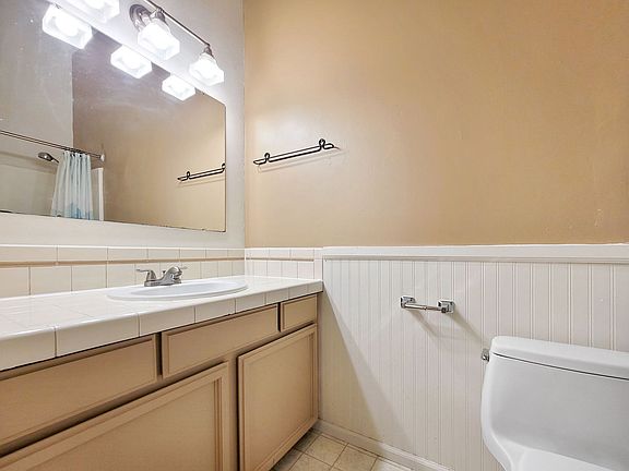 4th image of 17001 NE 98th Ct