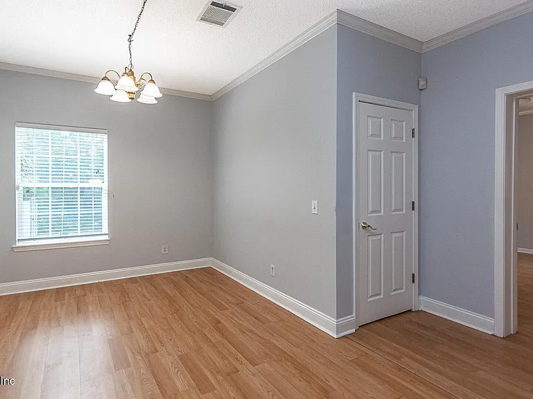 3237 Mayflower St S — Photo 12