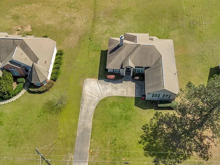331 Amanda Dr — Photo 33