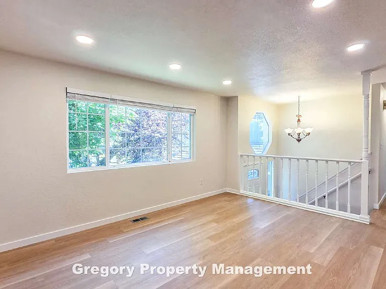 622 204th St SE — Photo 4