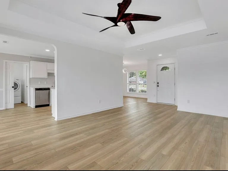 138 Wayfair Ln — Photo 3