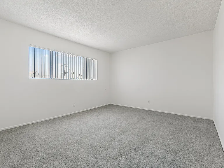 Inglewood Palms Apts — Photo 14