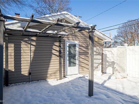 5th image of 407 Oak St