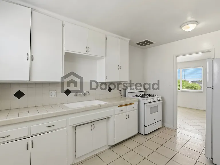 4026 Logan Ave — Photo 11