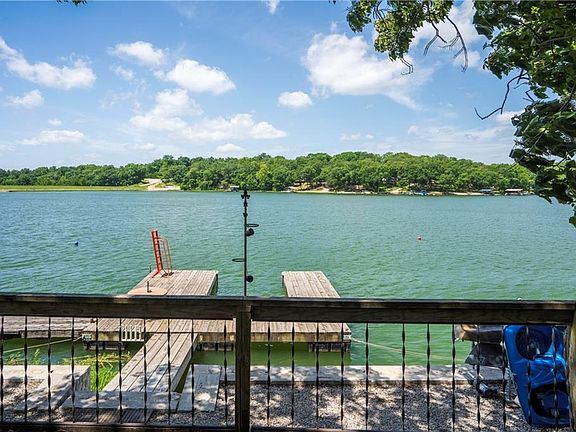 3rd image of 314 SE Lakeside Dr