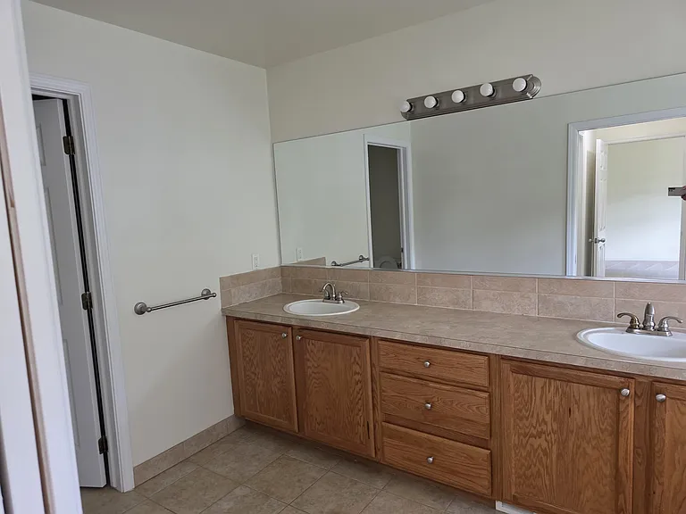 2103 Enterprise Dr — Photo 33