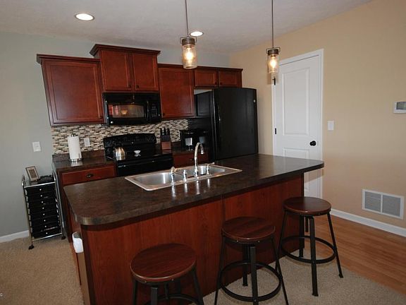3rd image of 857 Cobblestone Way Dr SE