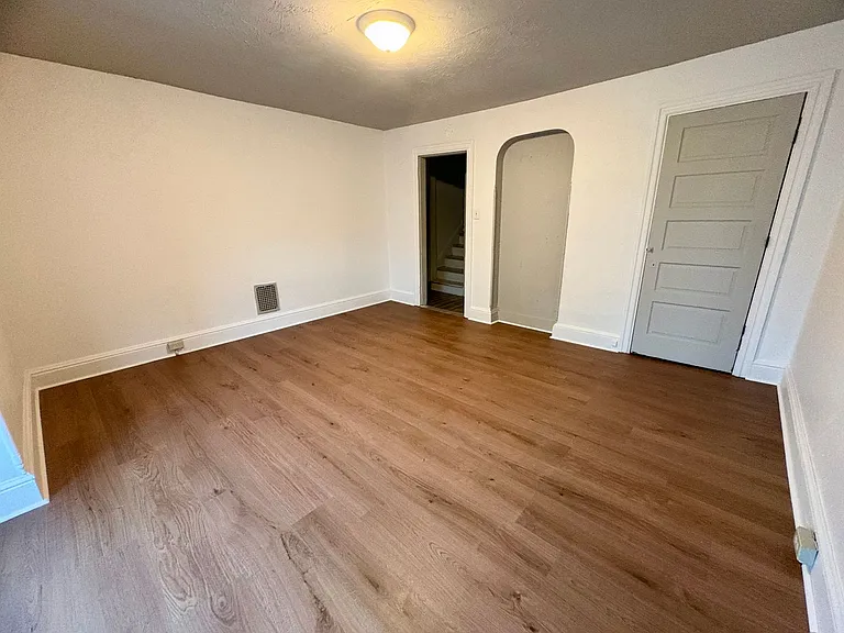 959 E Philadelphia St — Photo 11