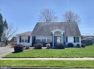 58 Curry Hill Rd, Levittown, PA 19057