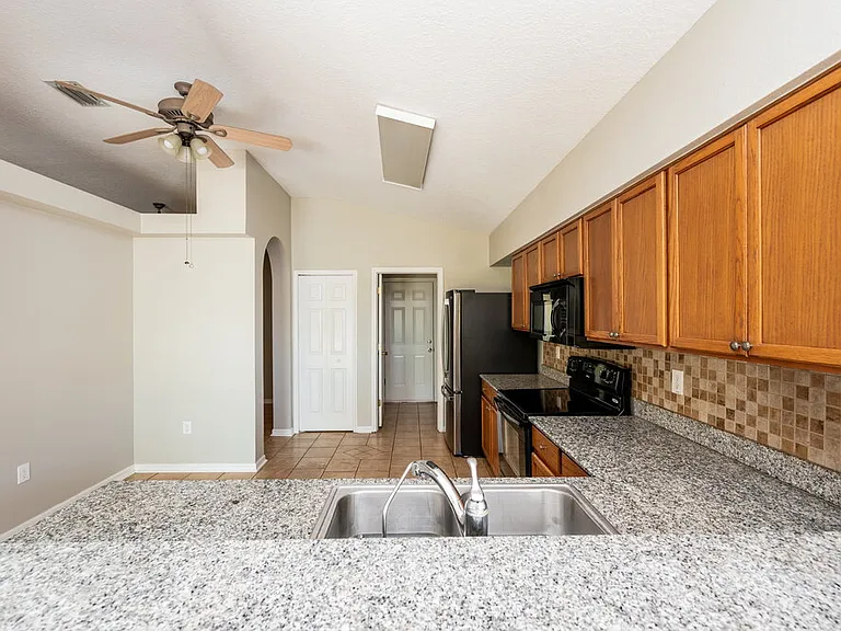 12019 Butler Woods Cir — Photo 8