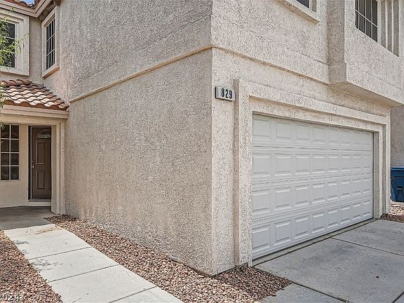 5th image of 829 Plantain Lily Ave