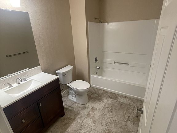 5th image of 569 Greenfield Dr