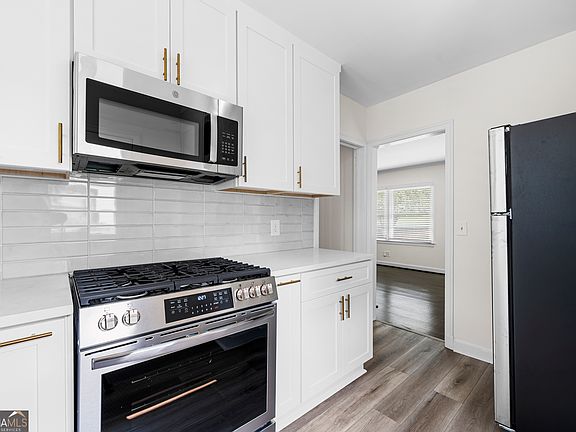 4th image of 990 Lindridge Dr NE