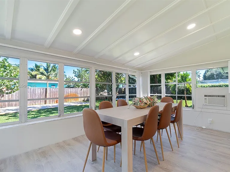 712 Tradewind Dr — Photo 32