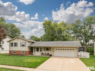 2845 Forest Rd, Davenport, IA 52803